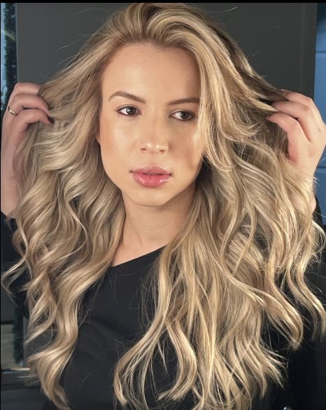 Client with long, voluminous blonde waves